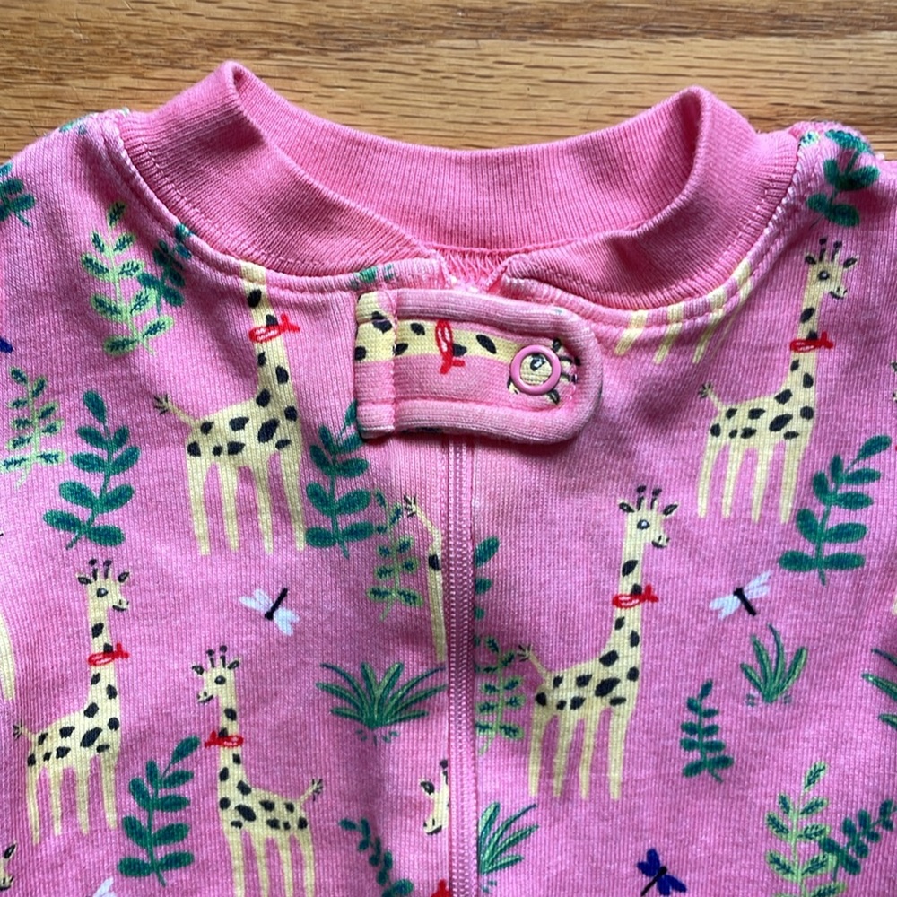 Hanna Andersson - Baby Zip Up One Piece Sleeper in pink giraffe print - Picture 11 of 12